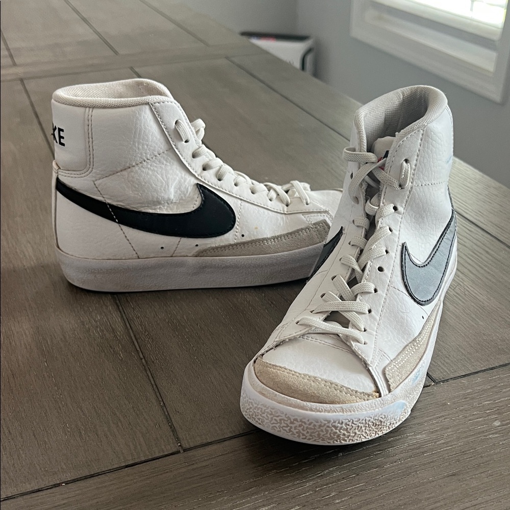 Youth Nike Blazers Mid - Size 4